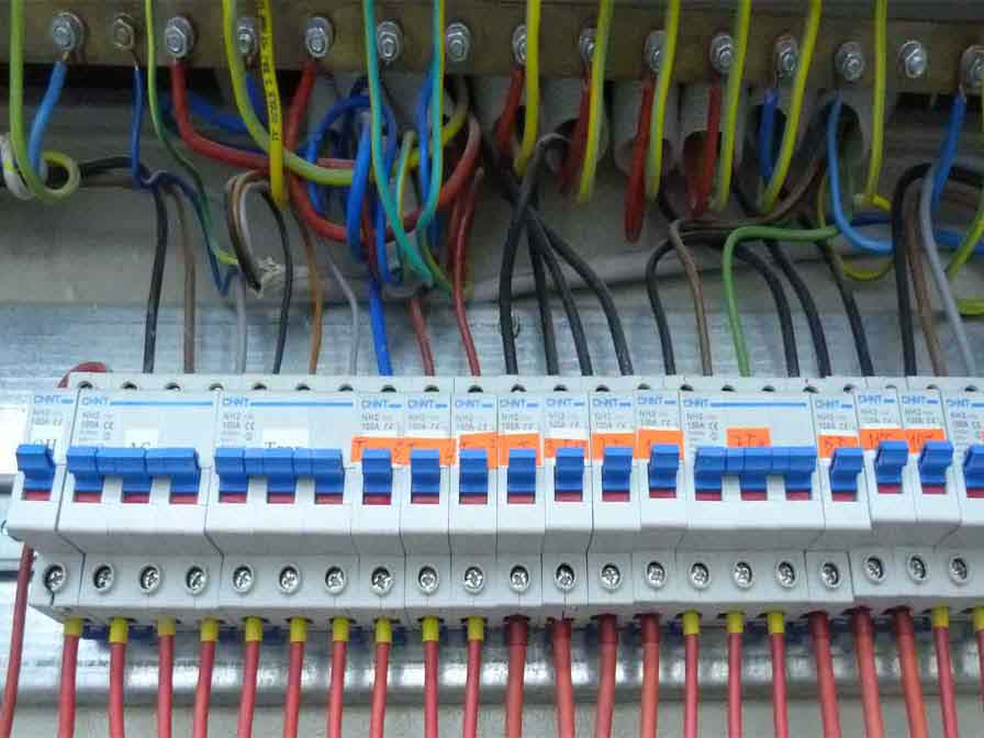 Монтаж на автоматични предпазители, Електроуслуги за София. монтаж на автоматични предпазители, ел табла